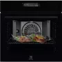 Electrolux EOA9S31WZ SteamPro beépíthető gőzsütő, steamify, wifi, sousvide, tft kijelző, magyar menü, maghőmérő, pároló szett, fekete, 70 l
